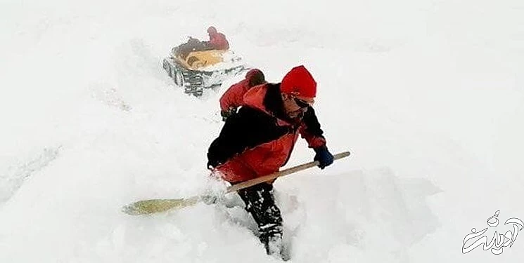 (تصاویر) عملیات نفسگیر نجات زن باردار از برف ۲ متری (تصاویر) عملیات نفسگیر نجات زن باردار از برف ۲ متری